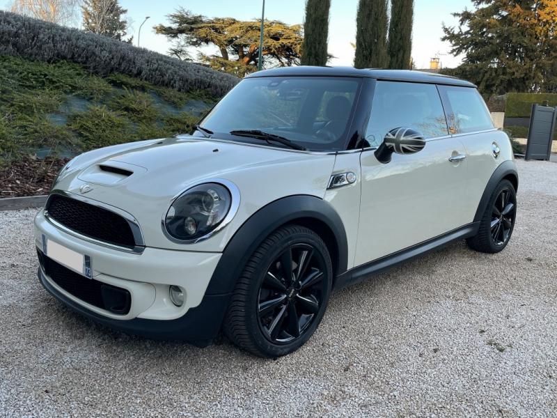 Mini Cooper S 2011 White used | Online Auctions | Load & Pay