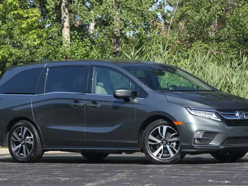 2019 Honda Odyssey Elite Review: Running Van